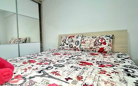 Elyse Comfortable Apartment Close To Palas Mall